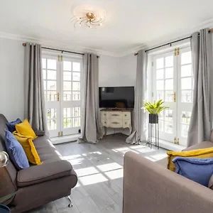 Apartment The Boulevard - Stunning 3 Bedroom With Free Parking