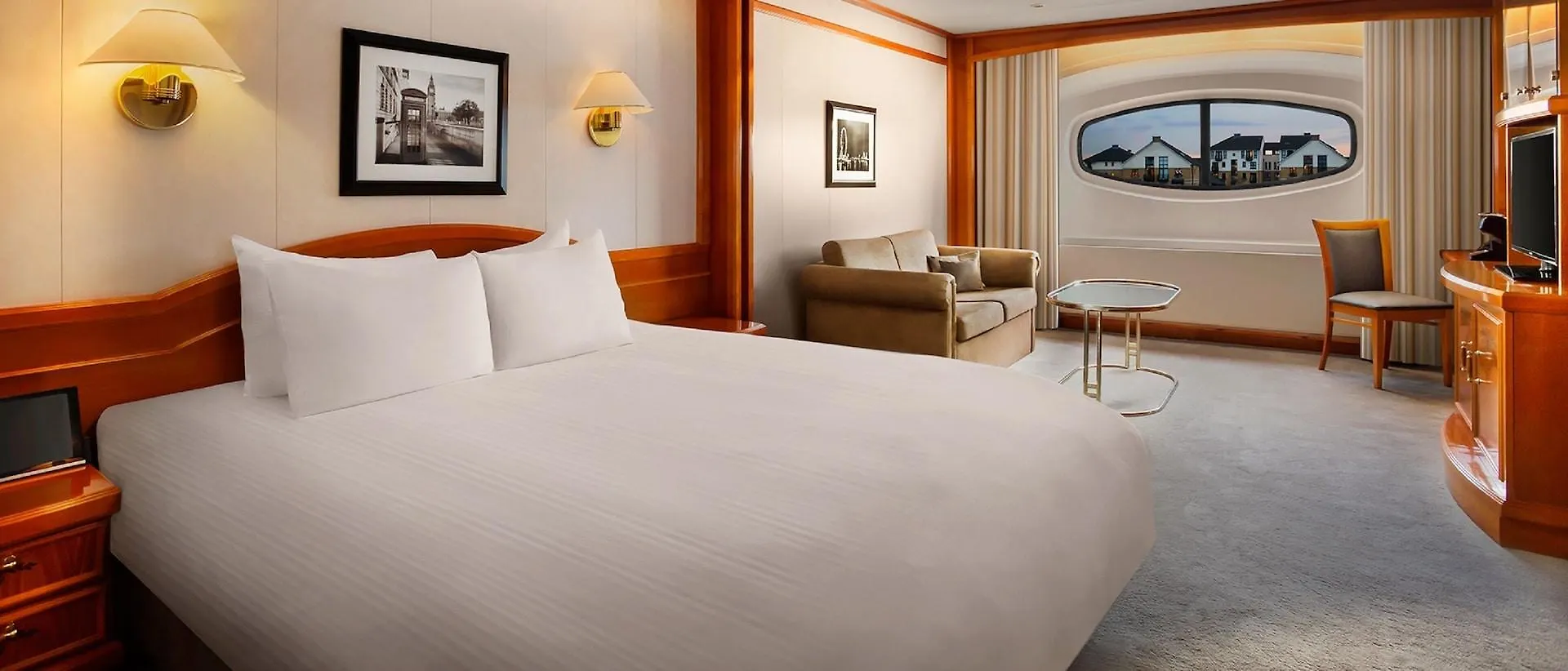 Sunborn London Yacht Hotel 4*,