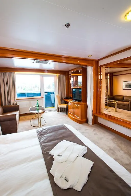 Sunborn London Yacht Hotel 4*,  United Kingdom